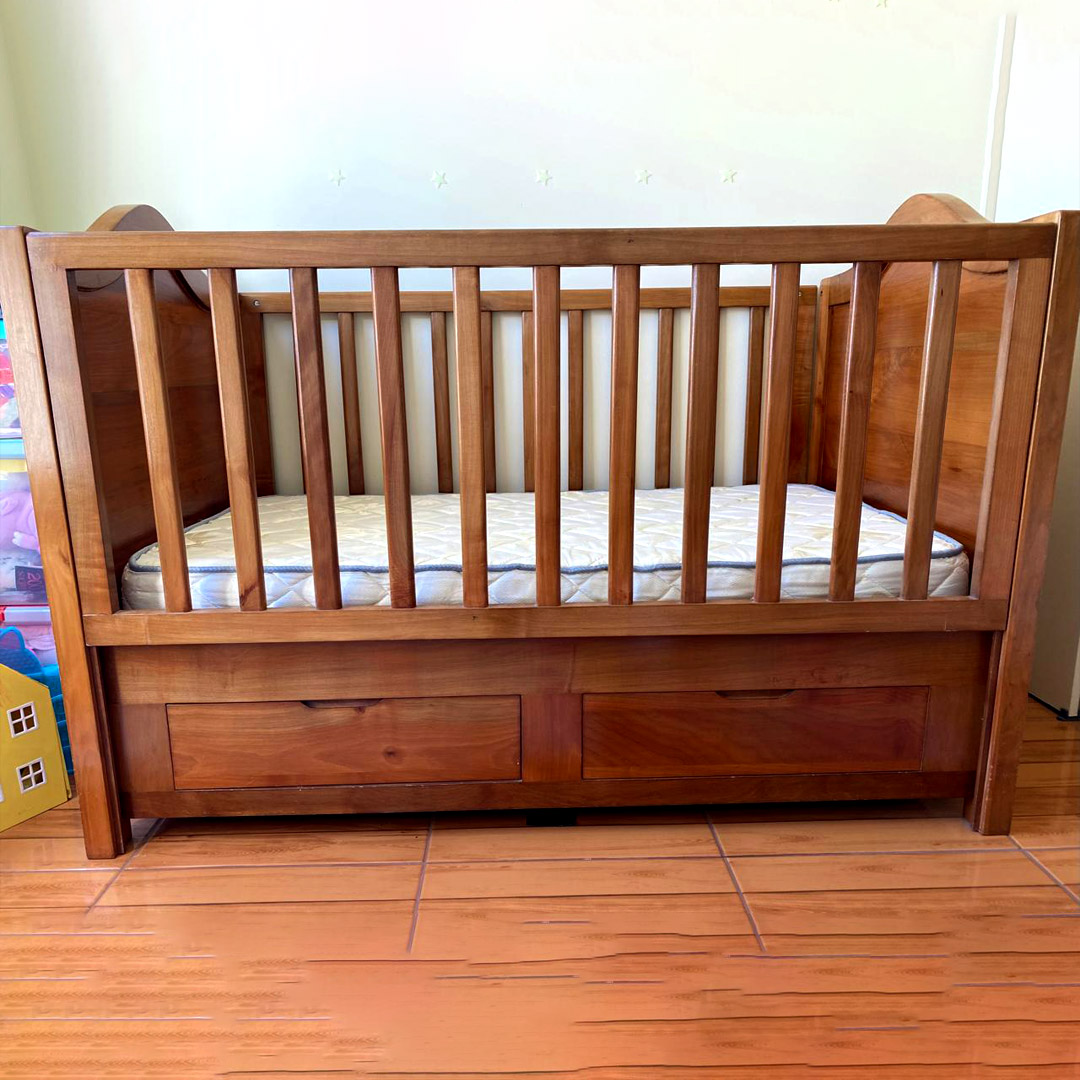 Cuna de madera sólida para bebé (hasta 4 años) + colchón | Excelente estado
