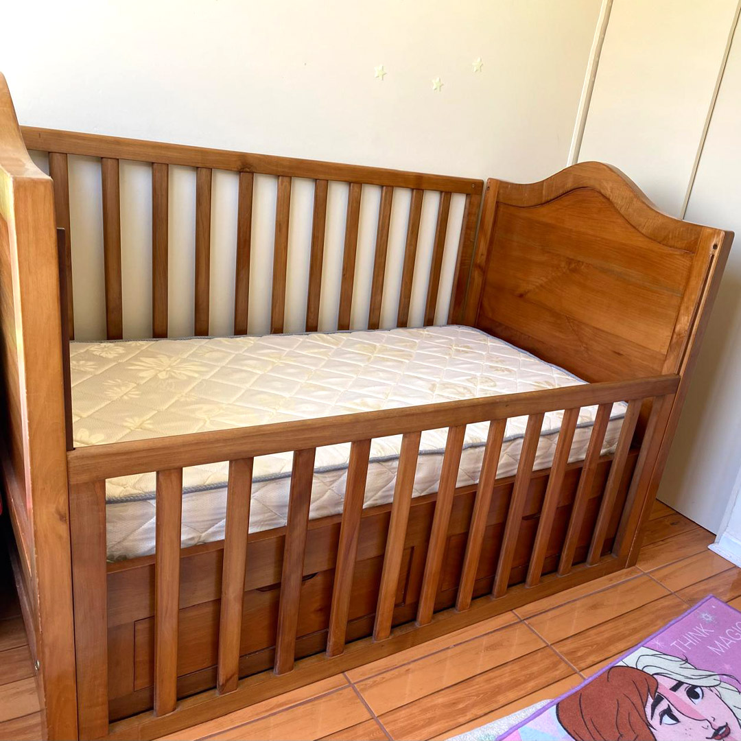 Cuna de madera sólida para bebé (hasta 4 años) + colchón | Excelente estado
